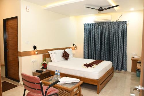 M R Residency Lokapur