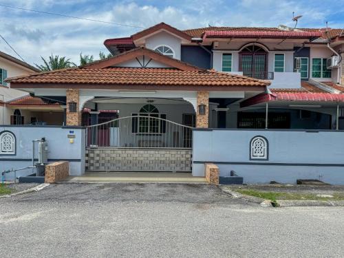 M S Villa Homestay Ayer Tawar