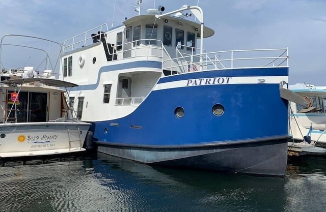 M / V Patriot: ¡Absolutamente increíble casa flotante en el centro de la costa!