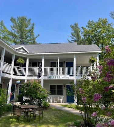 M22 Inn Glen Arbor