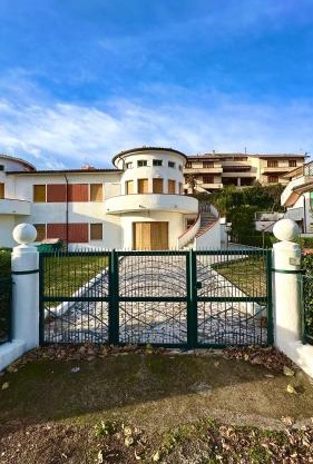 M378 - Marcelli, trilocale con balcone e posto auto