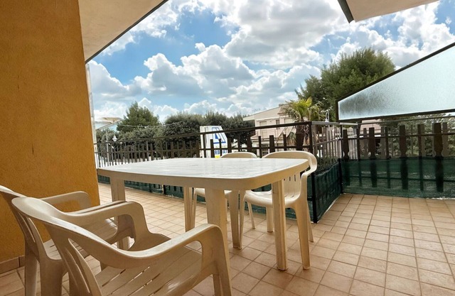 M423 - Marcelli, comfortable three-room apartment a stone's throw from the sea