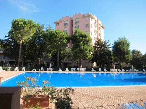 M441 - Marcelli, moderno trilocale in residence con piscina