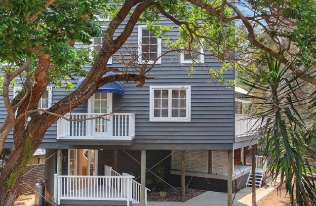 'Mac's Beach House' by Accom Holidays