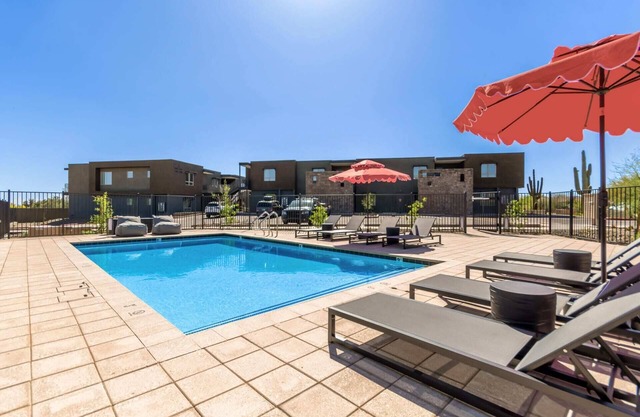 Macallister 1006|Close to Golf & Mayo|Heated Pool