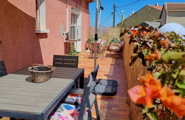 Macinaggio apartment 100m2, 2 terraces, 3 bedrooms close to shops and sea.