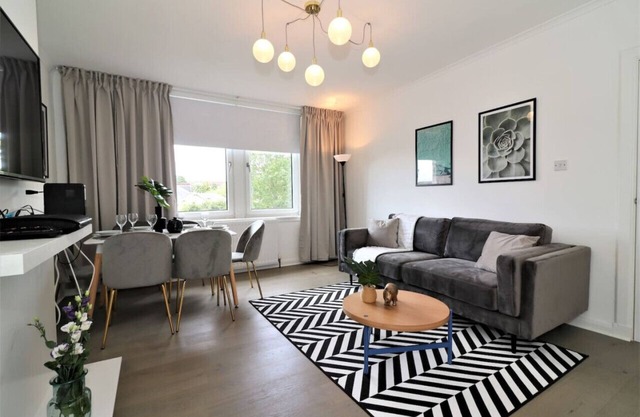 MacIntosh Upper Apartment