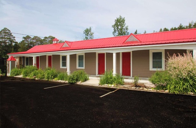 Mackinac Lake Trail Motel