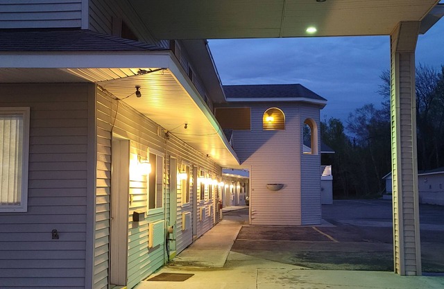 Mackinaw Budget Inn