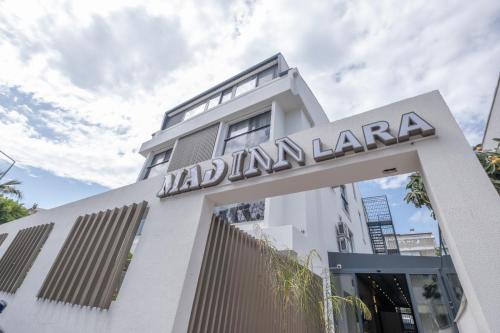 Mad İnn Lara