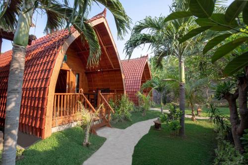 Made Taro - Menjangan Homestay