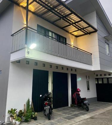 Madina Monochrome Homestay SYARIAH