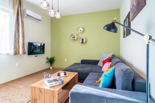 Madrid 2BDR w Free Parking near Metro, Serdika Mall