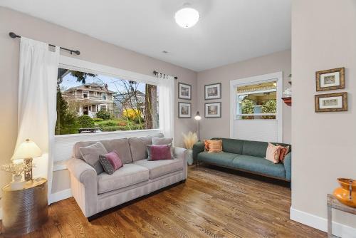 Madrona Bliss A Modern Escape