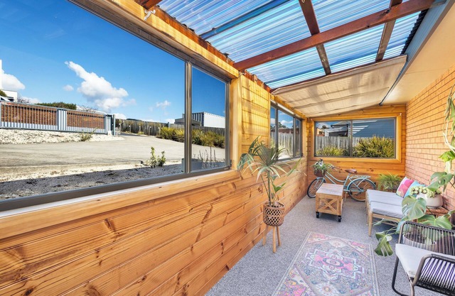 Madsen Retreat Self Contained Executive Suite 2 Bedrooms and Sleep 4