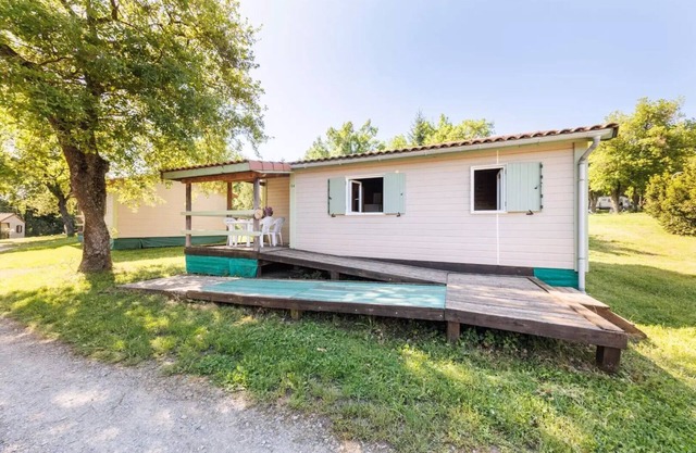 Maeva Respire campsite in La Croze *** - Chalet PMR Edelweiss 3 Rooms 5 People + TV