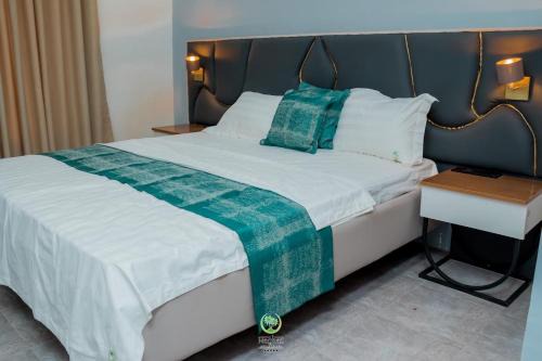 Maghaz Royal hotel