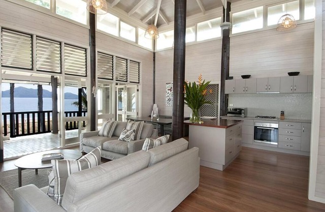 Magic Beach House - Absolute Beachfront