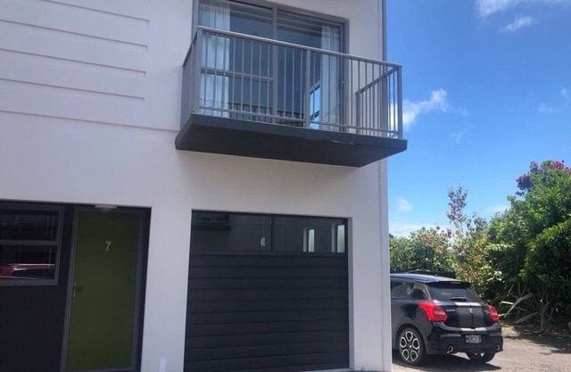 Magic on Maratahu. Spacious, Warm & sunny apartment