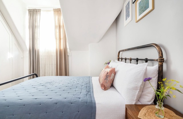 Magical Arts and Craft Cottage - Ealing W5 (15 mins to W1)