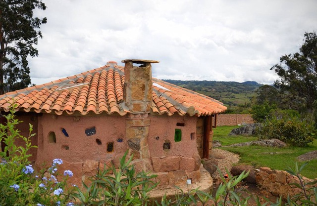 Magical, earthen, unique hand made cabin. Relax and breath fresh air.