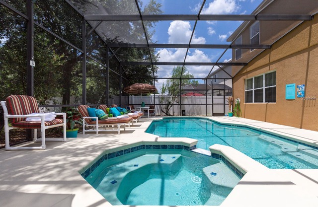 Amazing Family Villa w / 8 Bedroom, 5 themed, Pool, Spa, Game Room (Sleeps 25)