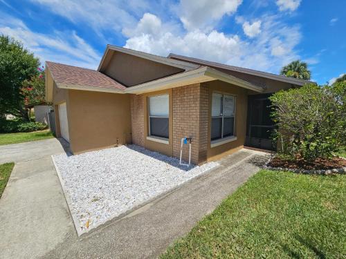 Magical Getaway- Cozy Home Minutes from Disney, Restaurants & Outlets!