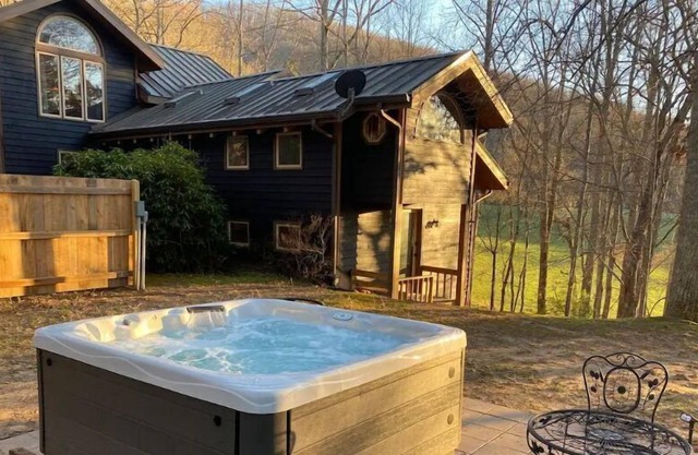 Magical Hideaway with Hot Tub-top
