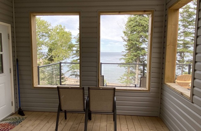Magical Modern Beach House on Bras D'or Lakes/Surround Deck/Newly Built