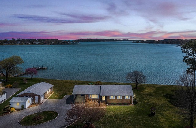 Magical Sunsets and Breathtaking Views in Heathsville/Wicomico River- Sleeps 10