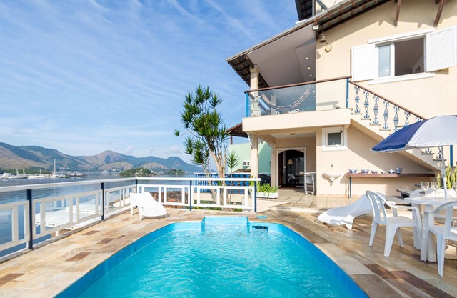 Magnífica Casa, com Praia Particular, em Angra