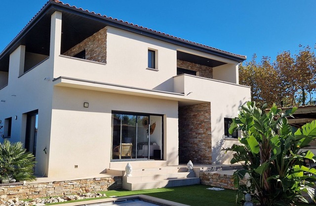 Magnificent villa with swimming pool 10 minutes from the beach...