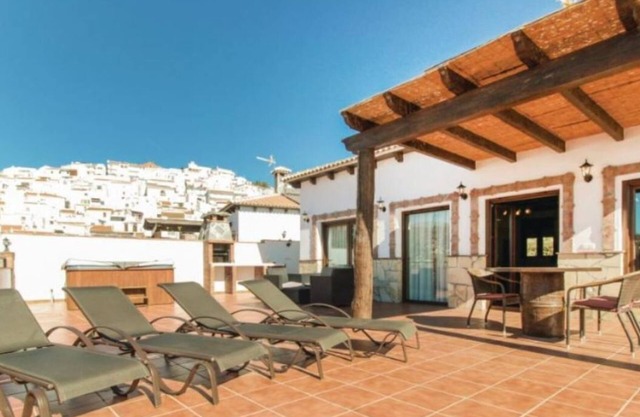 Magnífica villa con terraza, jacuzzi y unas impresionantes vistas
