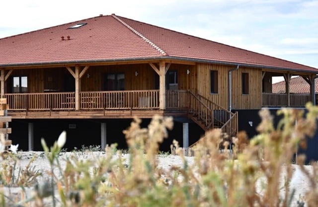 Magnificent Loft 200 metres from Saint Girons beach, sleeps 9