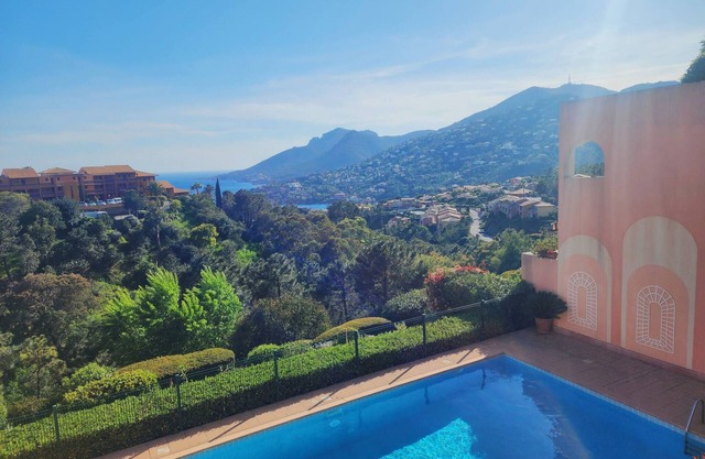 Magnificent 2p sea view and swimming pool