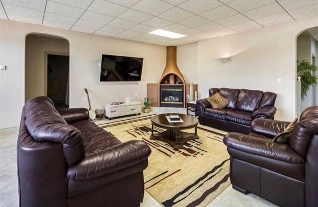 Magnificent 7 Bedroom 6 bath Villa on the lake