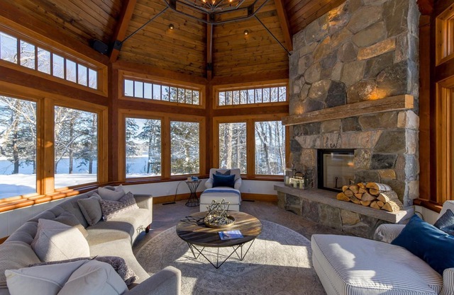 Magnificent 7bdrm 8bath luxury on Lake Joe! Hot Tub! Gym! Boathouse! Sauna!