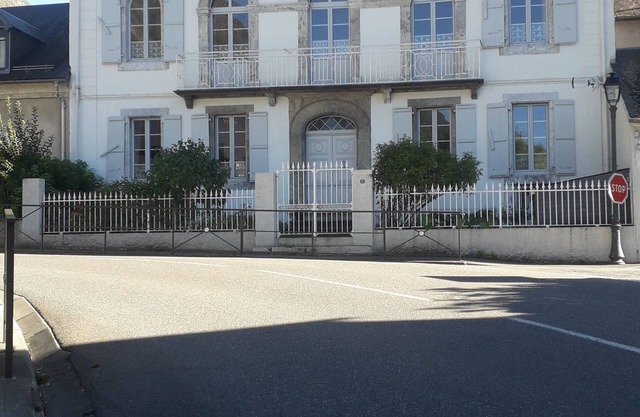 Magnificent and large 18th century house, in a mountain village