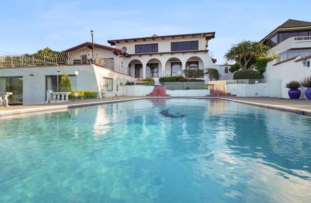 Magnificent Beachfront Mansion - Pool - Fireplace