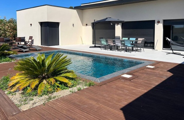 SPACIOUS CONTEMPORARY VILLA LES HAUTS DE NIMES