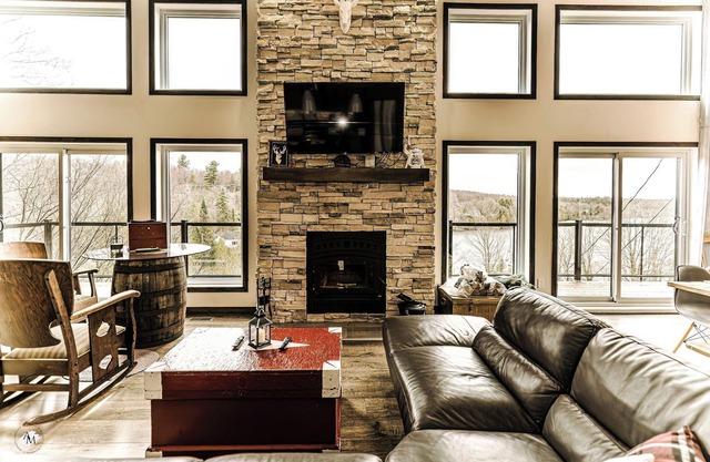 Magnificent cottage on Lac Barron, near Morin-Heights, navigable lake