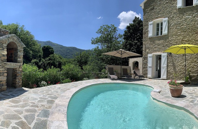 Magnífica casa de piedra seca, completamente reformada, en 2 plantas, piscina.