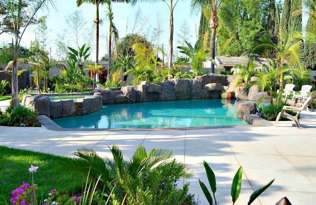 Increíble finca 6 habitaciones, 4 baños, con piscina estilo estilo Rock & Jacuzzi