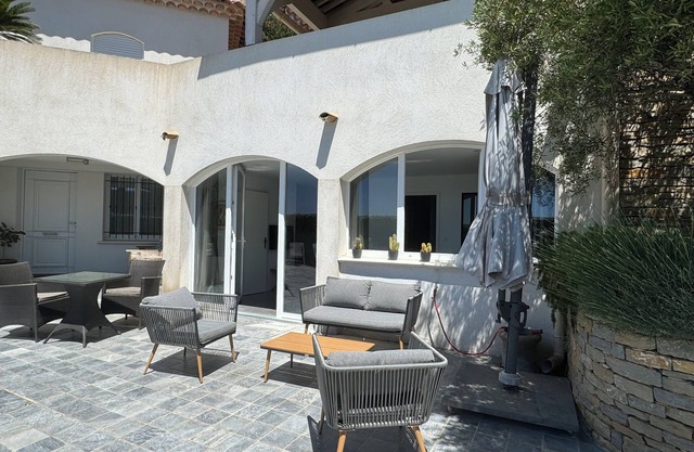 Magnificent Apartment in villa with Sea & Golf view