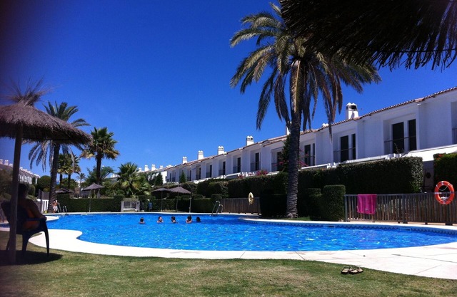 MAGNIFICA CASA EN EL ROMPIDO CON PISCINA Y PISTA DE PADEL