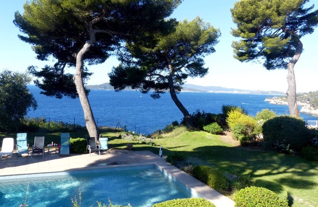 Villa provenzal con piscina climatizada y fantástica vista panorámica al mar