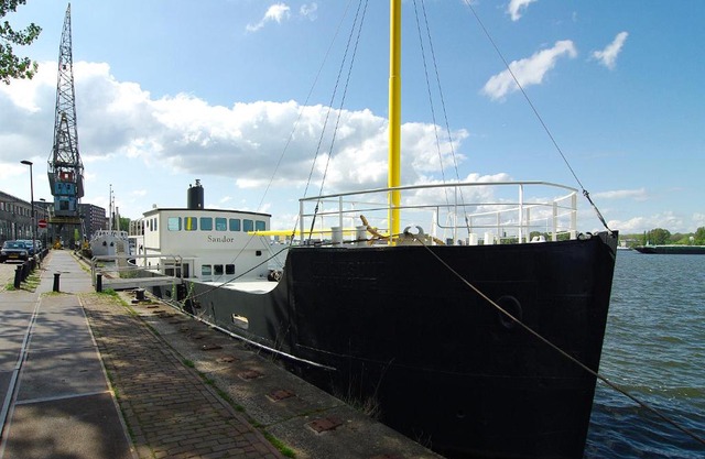 Magnificent houseboat with a stunning view!
