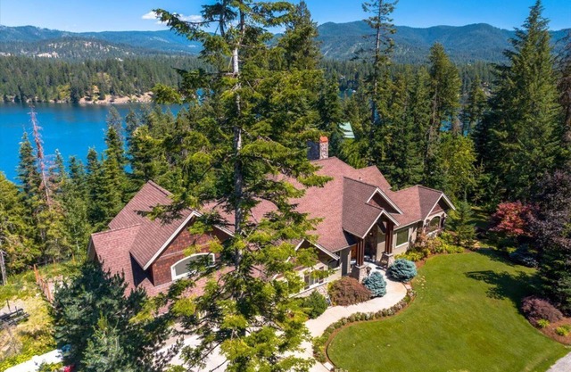 Magnificent Lake Home on Hayden Lake - Gorgeous home with a Boat Dock!