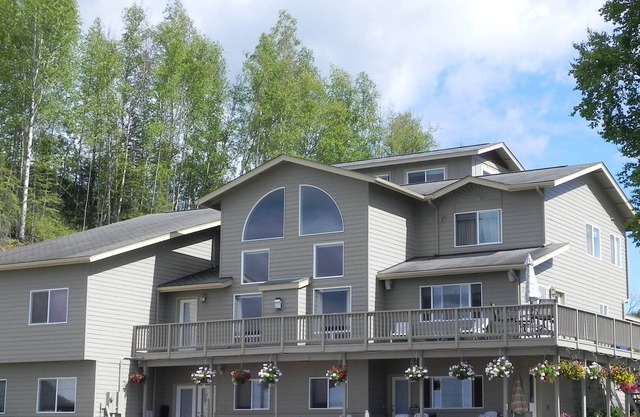 Magnificent Lakefront & Denali Views