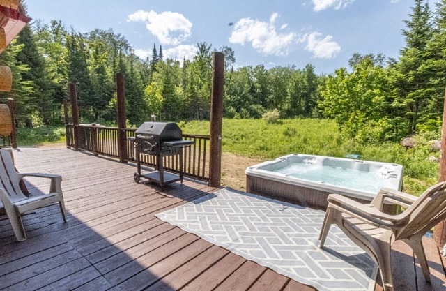 Magnificent log cabin located less than 30 minutes from Quebec.